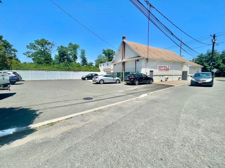 Primary Photo Of 1298 Newbridge Rd, North Bellmore Office For Sale