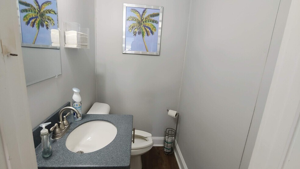 More Photos Of 407 W Main St, Lexington Office For Lease