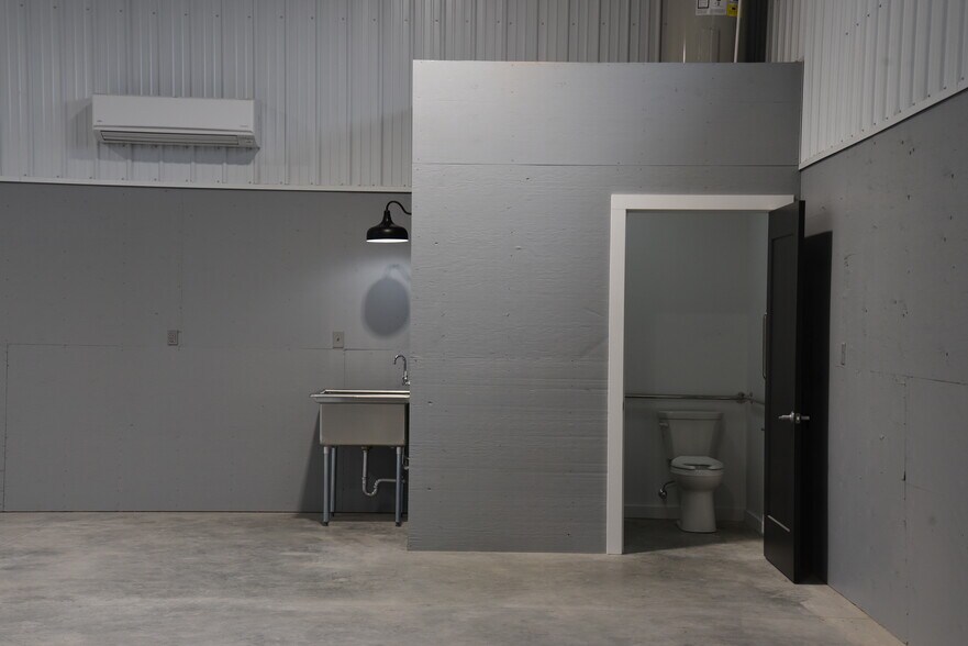 More Photos Of 25 Industrial Tract, Hudson Warehouse For Lease