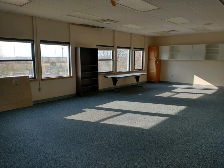 More Photos Of 1007 Cady St, Chapman Schools For Sale