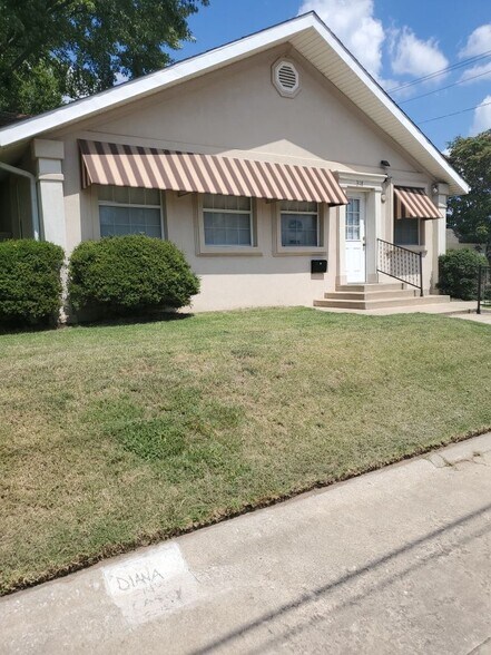 More Photos Of 318 W Highland St, Shawnee Office For Lease