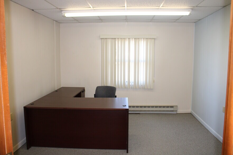 More Photos Of 210 1st St SW, Clarion Office For Sale