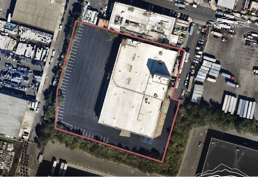 Primary Photo Of 5530 46th St, Maspeth Warehouse For Lease