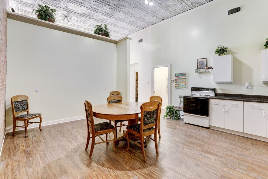 More Photos Of 116 Hoxie St, Coupland General Retail For Sale