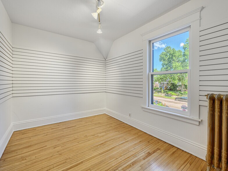 More Photos Of 1124 Grand Ave, Saint Paul Freestanding For Sale