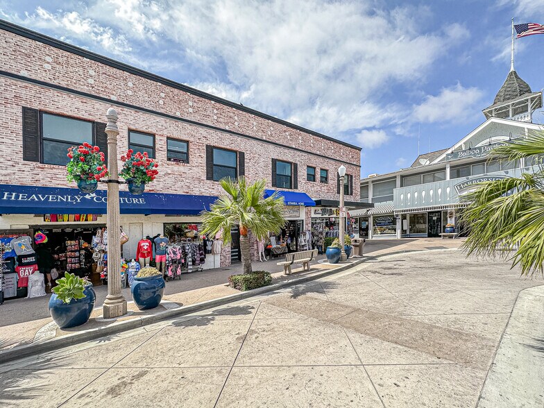 More Photos Of 303 Main St, Newport Beach Apartments For Lease