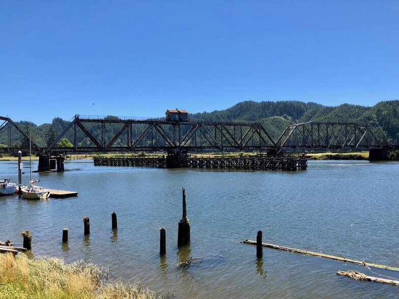 More Photos Of 6750 Or-126 Hwy, Florence Marina For Sale