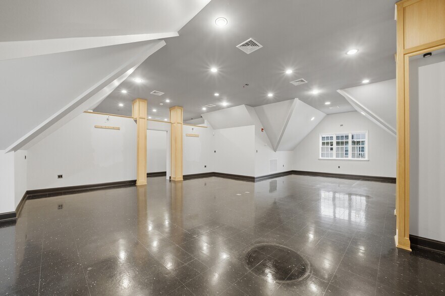 More Photos Of 166 S Broad St, Meriden Medical For Lease