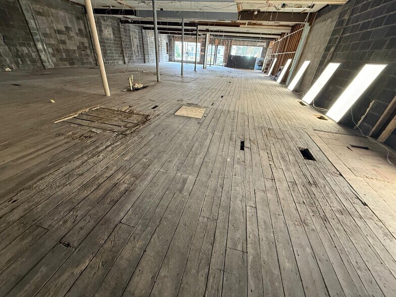 More Photos Of 1435 Victory Hwy, North Smithfield Freestanding For Lease