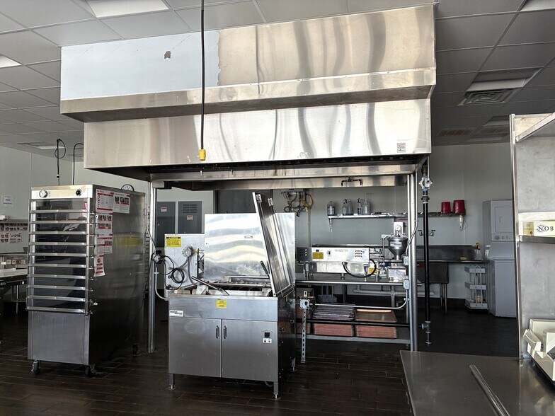 More Photos Of 2241 E Austin St, Giddings Storefront Retail Office For Lease