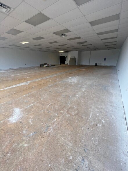 More Photos Of 1600-1624 E 11th Ave, Hutchinson General Retail For Lease