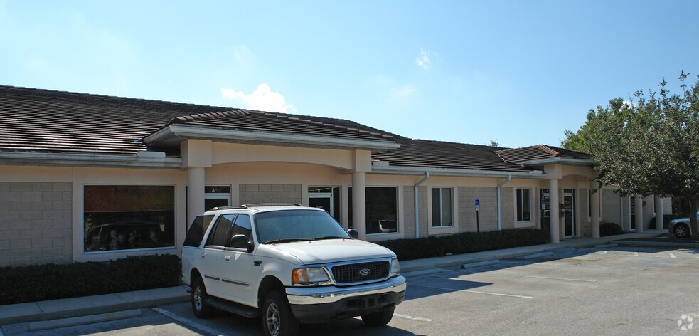 More Photos Of 15711 Mapledale Blvd, Tampa Office Residential For Sale