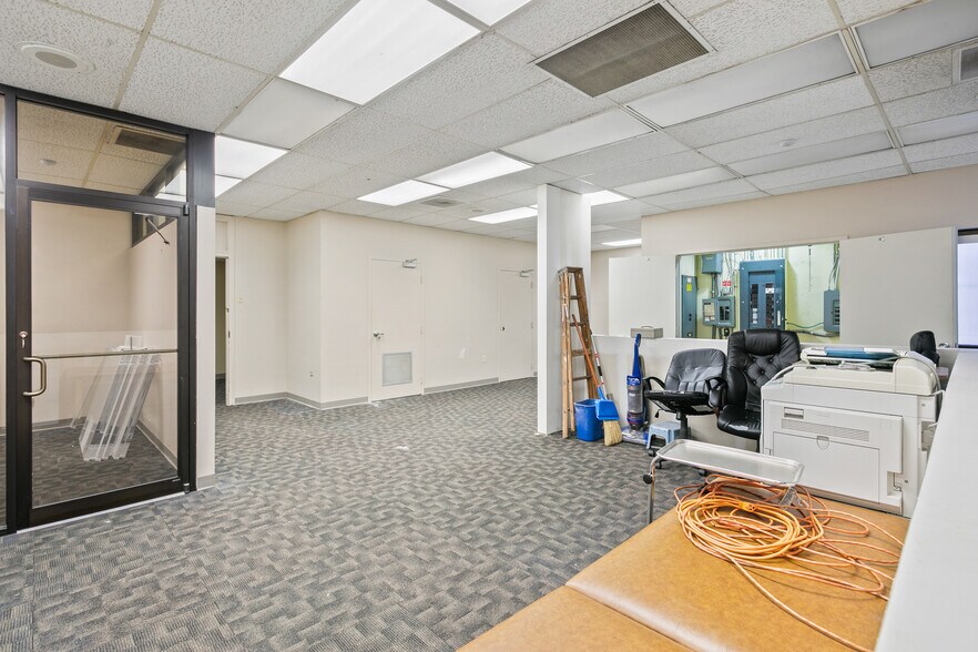 More Photos Of 6545 Normandy Blvd, Jacksonville Storefront Retail Office For Lease