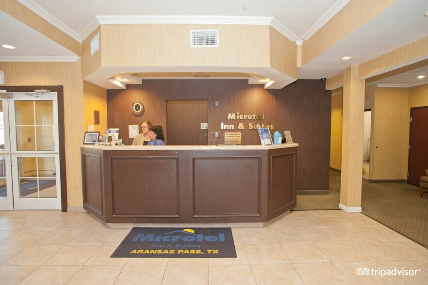 More Photos Of 355 E Goodnight Ave, Aransas Pass Hotel For Sale