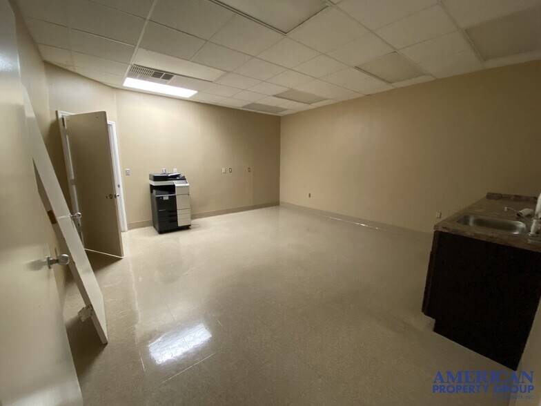 More Photos Of 3920 Bee Ridge Rd, Sarasota Medical For Sale