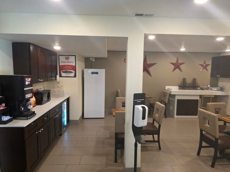 More Photos Of 1481 6th St, Umatilla Hotel For Sale