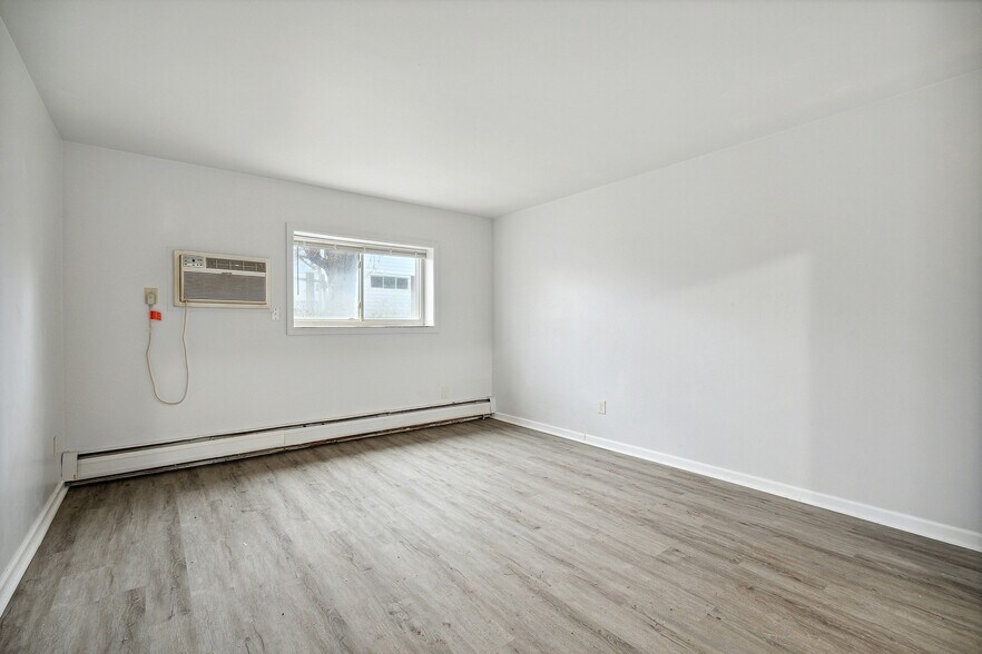 More Photos Of 645 E Jolly Rd, Lansing Apartments For Sale