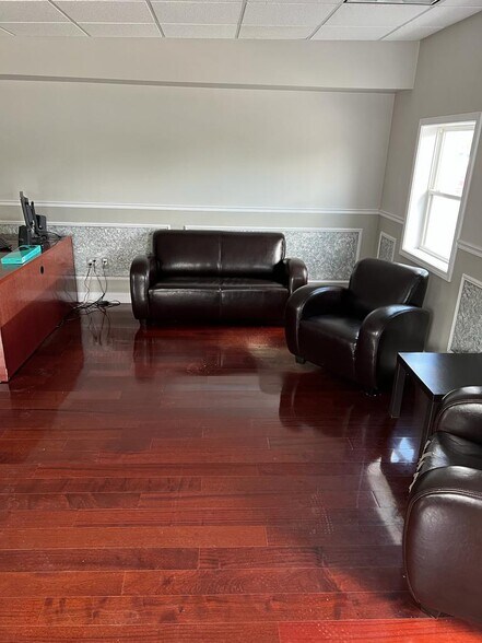 More Photos Of 16400 S Dixie Hwy, Markham Truck Terminal For Lease