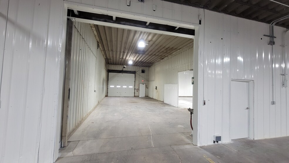 More Photos Of 1751 12th Ave, Columbus Service For Lease