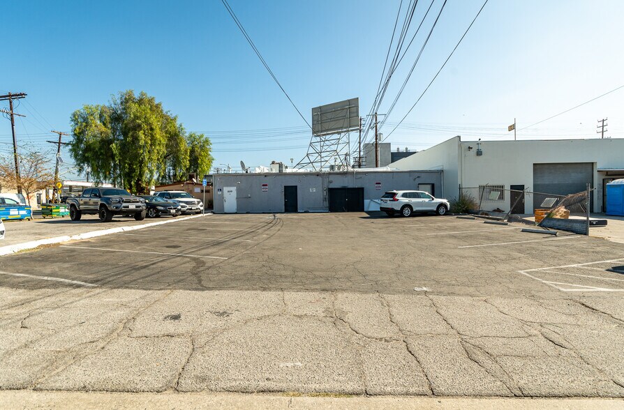 More Photos Of 8555-8559 Reseda Blvd, Northridge Storefront For Sale