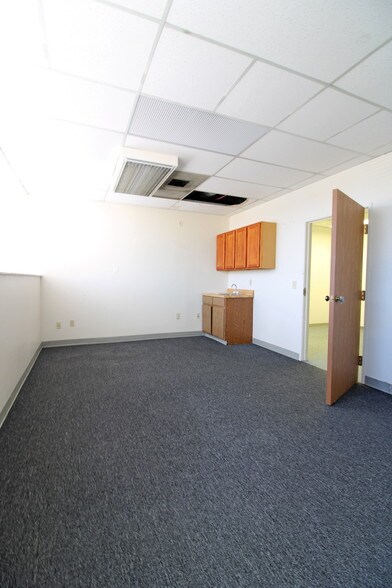 More Photos Of 308 S Washington Ave, Saginaw Office For Lease