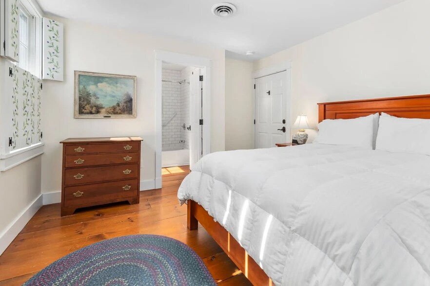 More Photos Of 31 Huntington Pl, Rochester Apartments For Sale