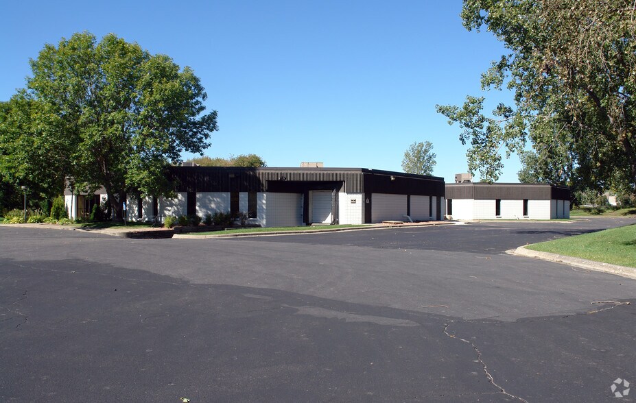 More Photos Of 9100 49th Ave N, Minneapolis Flex For Sale