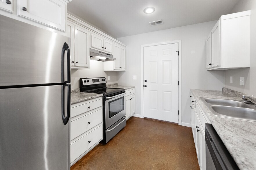 More Photos Of 3515 Harrison St, Batesville Apartments For Sale