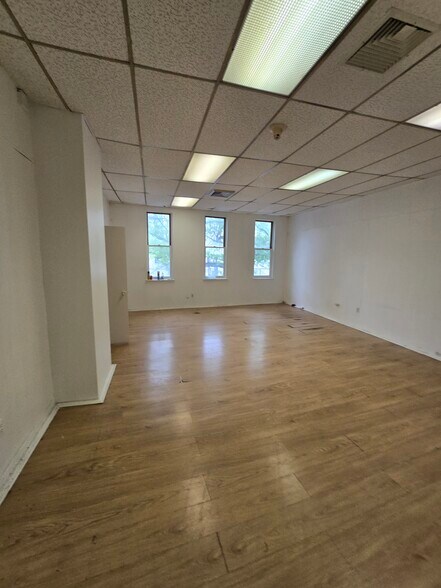 More Photos Of 14 Main St, Yonkers Storefront Retail Office For Lease