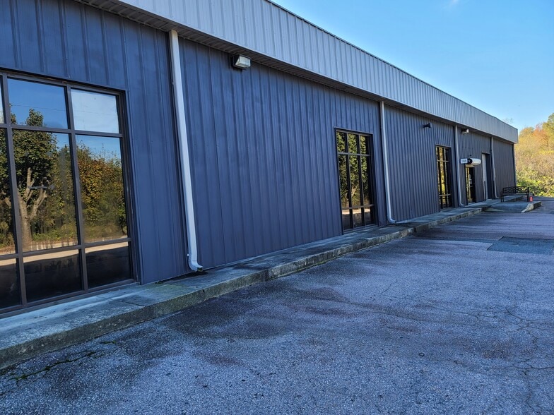 More Photos Of 363-365 N Concord Pky, Concord Warehouse For Lease
