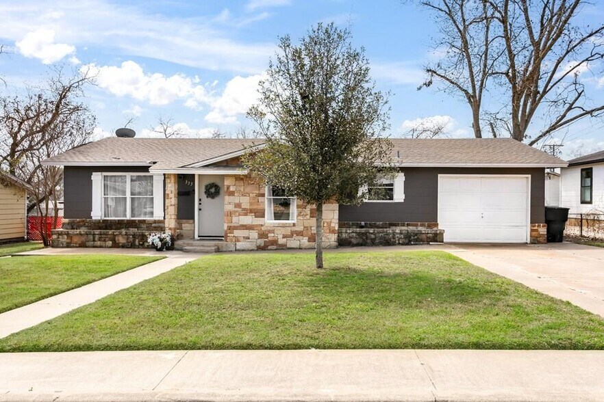 Primary Photo Of 333 W Burbank St, Fredericksburg Specialty For Sale