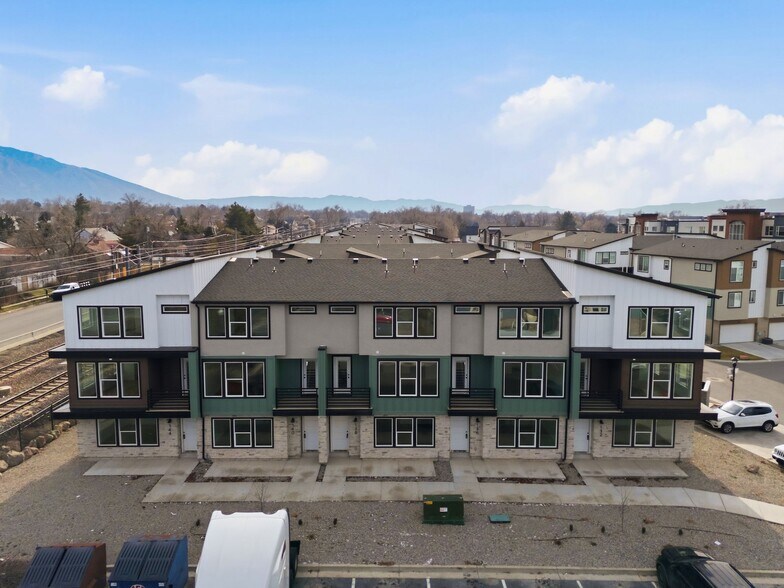 More Photos Of 132-144 E Chambord Ct, Sandy Apartments For Sale
