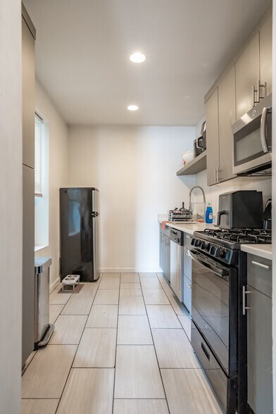 More Photos Of 121 Montgomery St, Newburgh Apartments For Sale