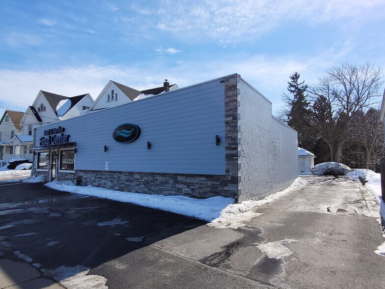 More Photos Of 596 E Main St, Batavia Freestanding For Lease