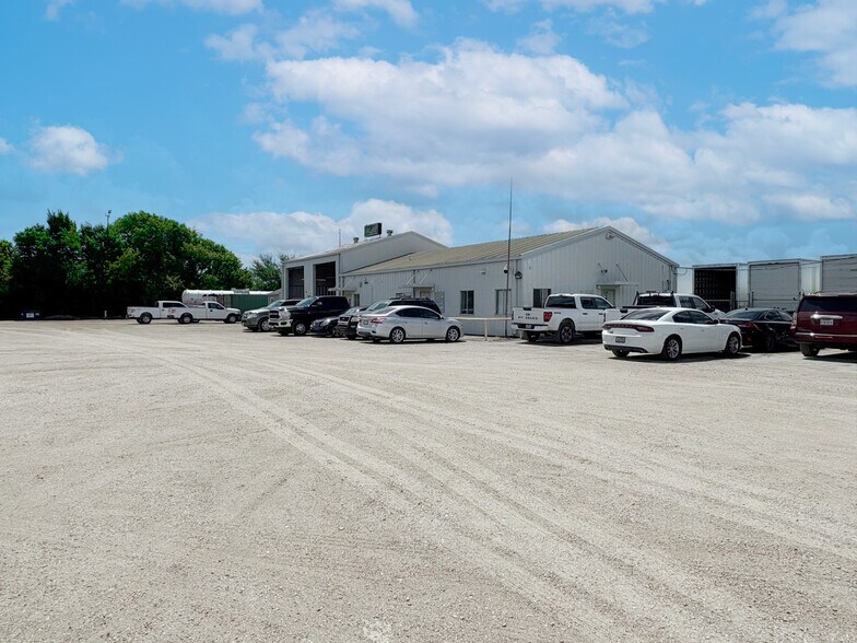 More Photos Of 737 Pearl St, Houston Industrial For Lease