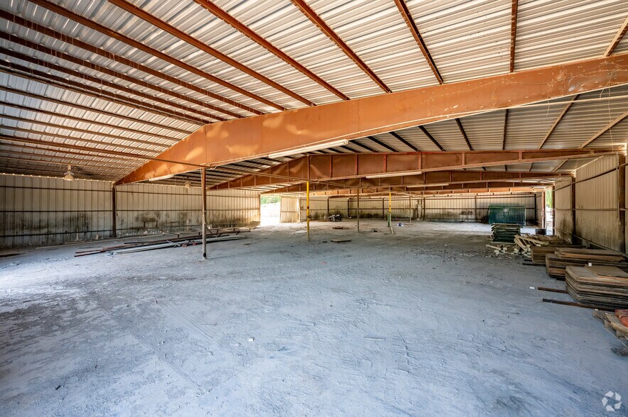 More Photos Of 3001 E Highway 199, Springtown Flex For Lease