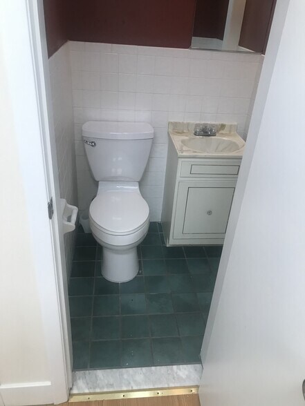 More Photos Of 7 Pinewoods Rd, Hyde Park Medical For Lease