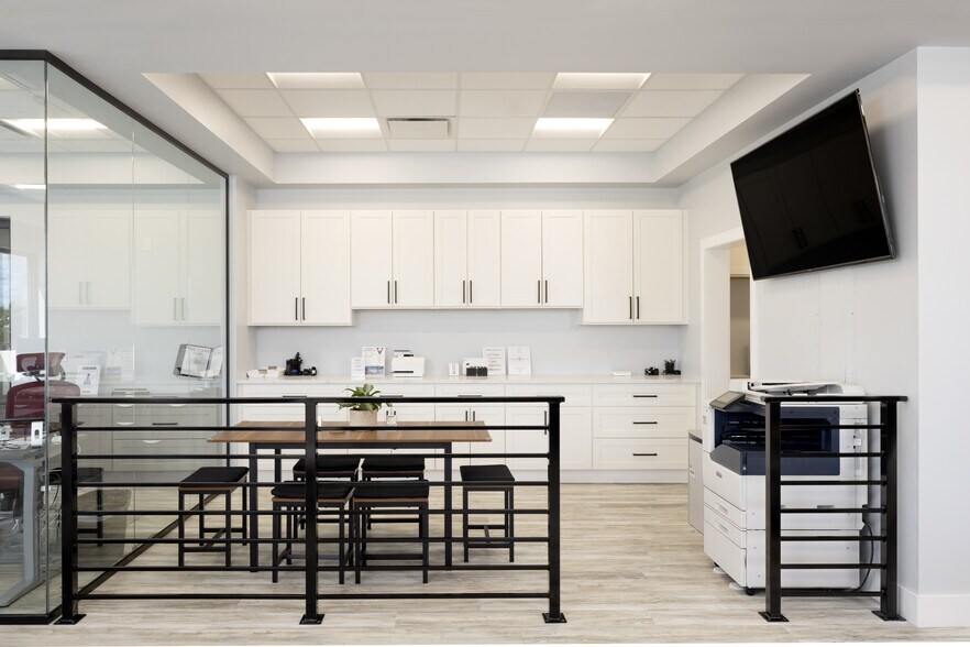 More Photos Of 3080 Tamiami Trl E, Naples Coworking Space