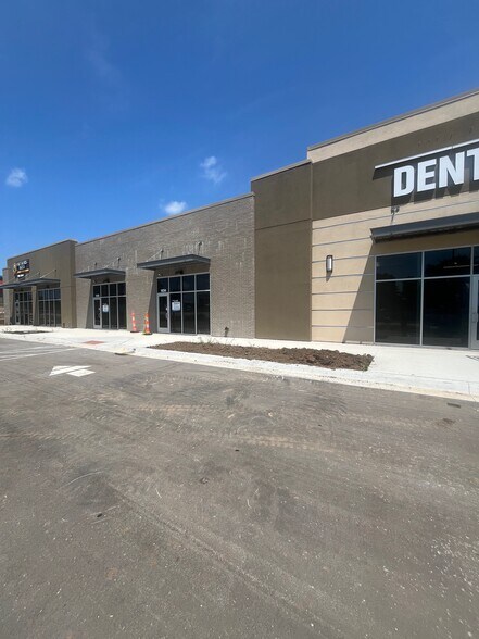 More Photos Of 1830 W Foxwood Dr, Raymore Freestanding For Lease