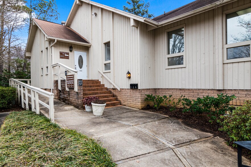 More Photos Of 1152 Executive Cir, Cary Medical For Lease