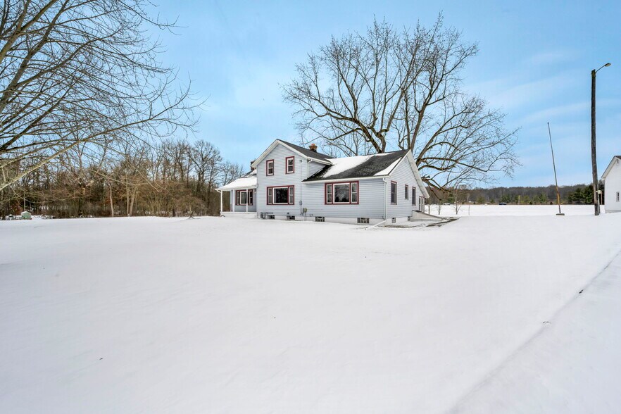 More Photos Of 4085 Herner County Line Rd, Southington Showroom For Sale