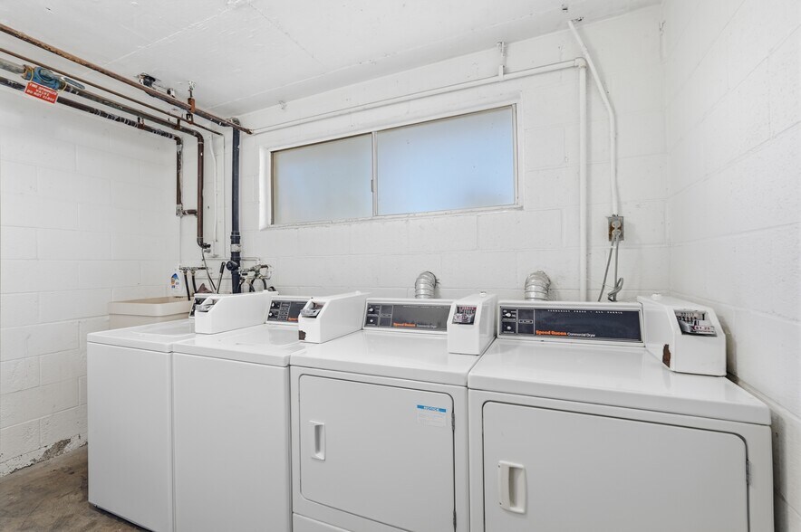 More Photos Of 579 W 14th St, San Pedro Apartments For Sale