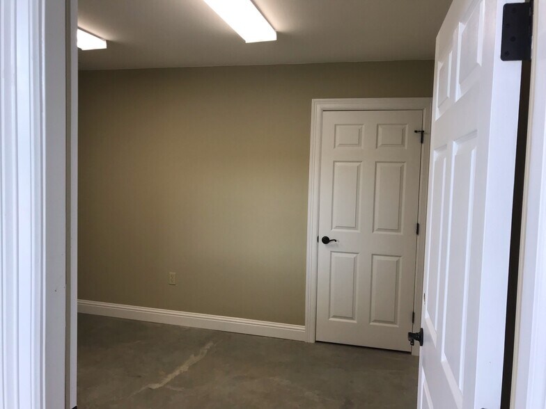 More Photos Of 9720 Paxton Rd, Shreveport Distribution For Lease