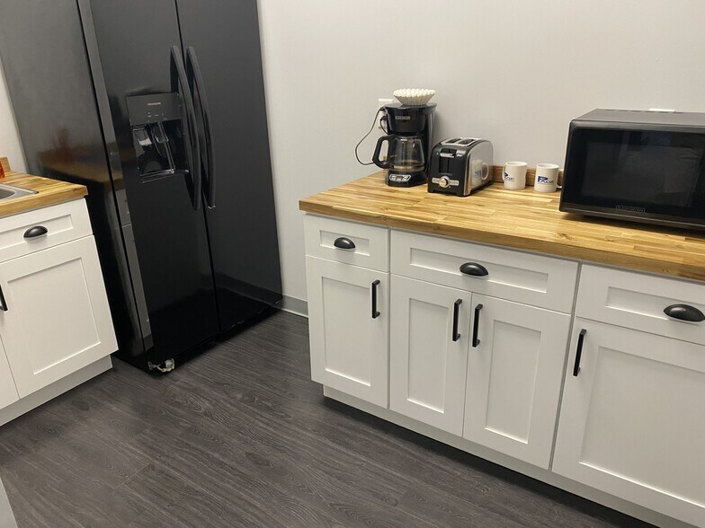 More Photos Of 25 Chatham Ctr S, Savannah Office Residential For Lease