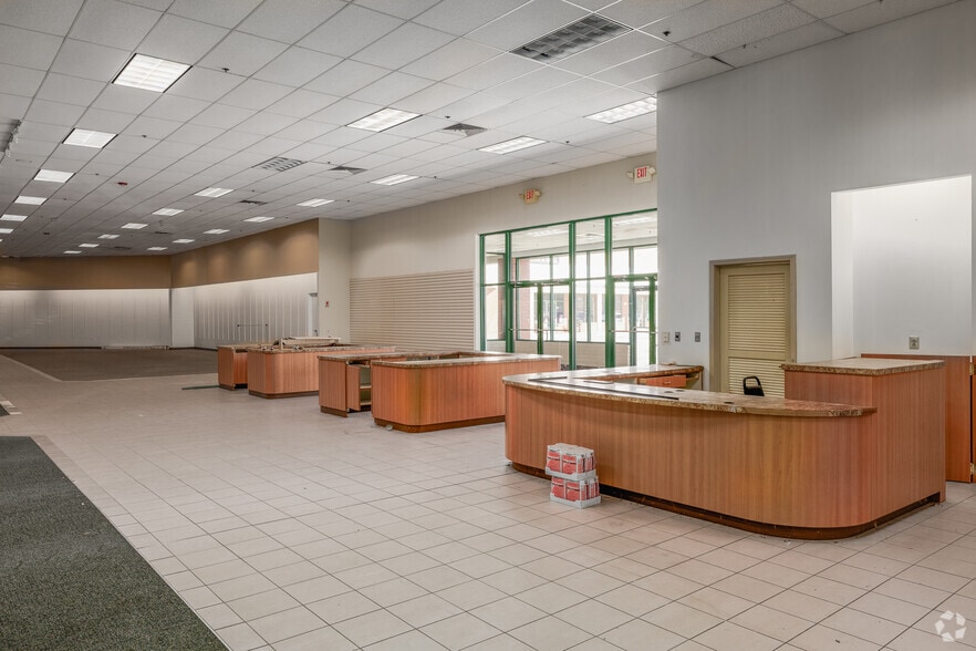 More Photos Of 3391 State Route 27, Franklin Park Storefront For Lease