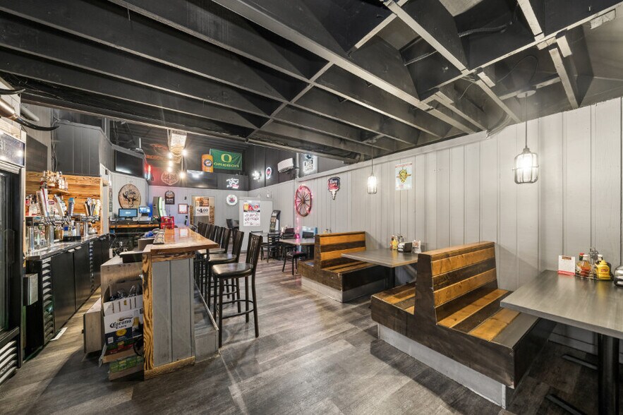 More Photos Of 2015 1st St, Tillamook General Retail For Sale