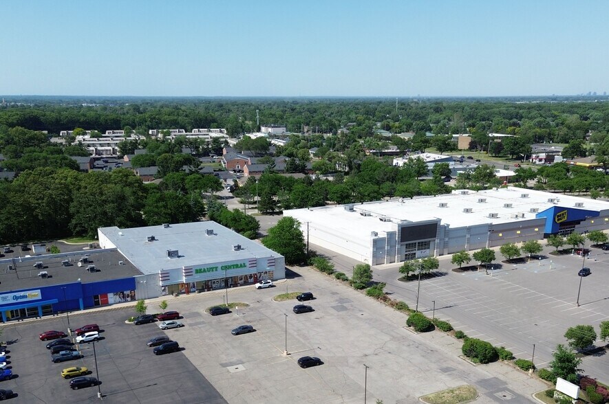 Primary Photo Of 35150 Central City Pky, Westland Freestanding For Lease