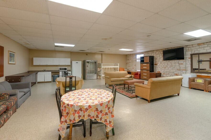 More Photos Of 2101 E Ben White Blvd, Austin Shelter For Sale