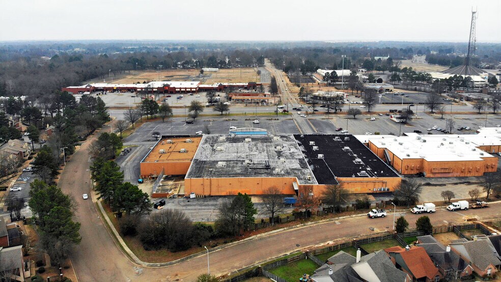 More Photos Of 6756-6760 Winchester Rd, Memphis Storefront For Sale