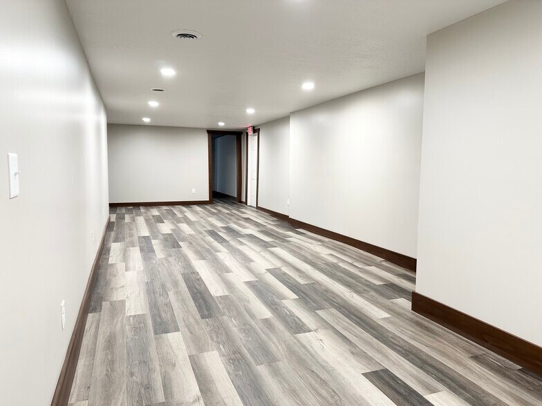 More Photos Of 4291 Manchester Ave NW, North Lawrence Office For Sale